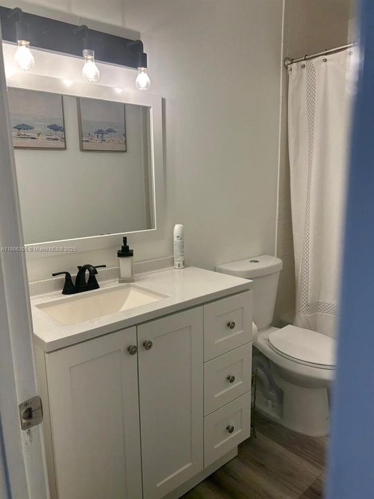 Activo con contrato: $240,000 (2 camas, 2 baños, 985 Pies cuadrados)