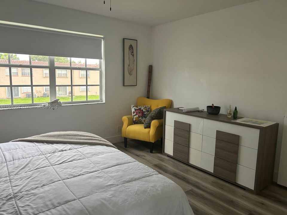 Activo con contrato: $240,000 (2 camas, 2 baños, 985 Pies cuadrados)