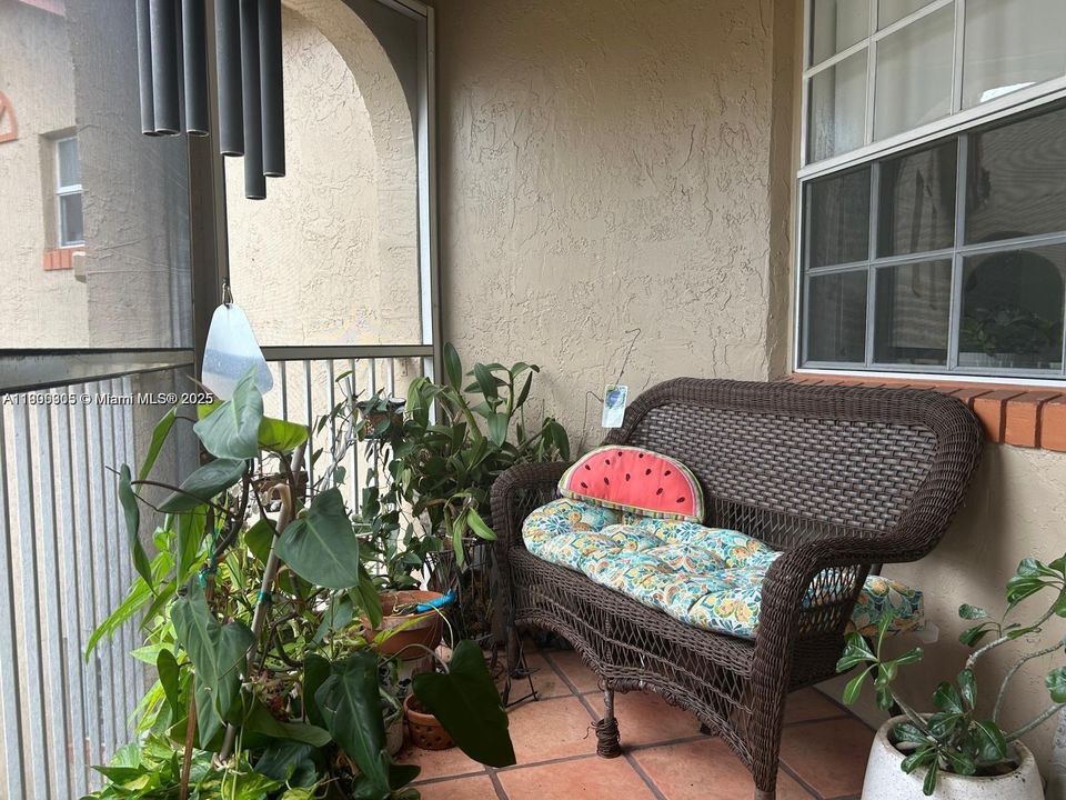 Activo con contrato: $240,000 (2 camas, 2 baños, 985 Pies cuadrados)