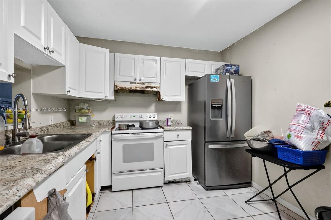 For Sale: $180,000 (2 beds, 2 baths, 1046 Square Feet)