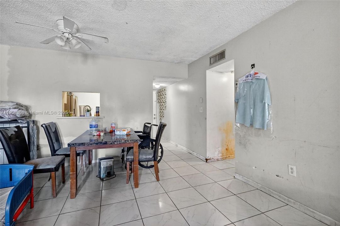 For Sale: $180,000 (2 beds, 2 baths, 1046 Square Feet)