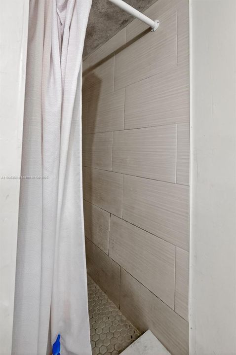 For Sale: $180,000 (2 beds, 2 baths, 1046 Square Feet)