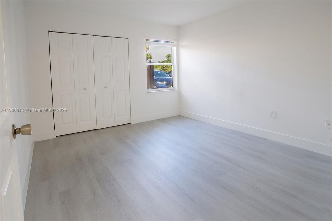 Active With Contract: $269,000 (2 beds, 2 baths, 970 Square Feet)