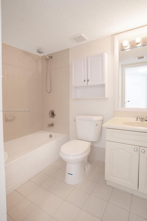 Active With Contract: $269,000 (2 beds, 2 baths, 970 Square Feet)