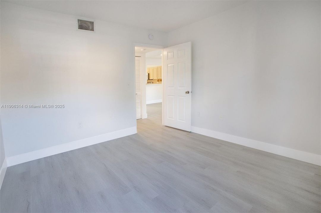 Active With Contract: $269,000 (2 beds, 2 baths, 970 Square Feet)