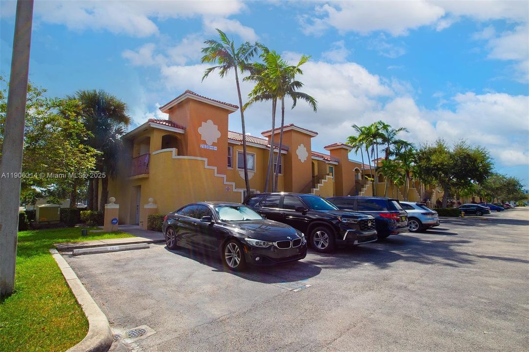 Active With Contract: $269,000 (2 beds, 2 baths, 970 Square Feet)