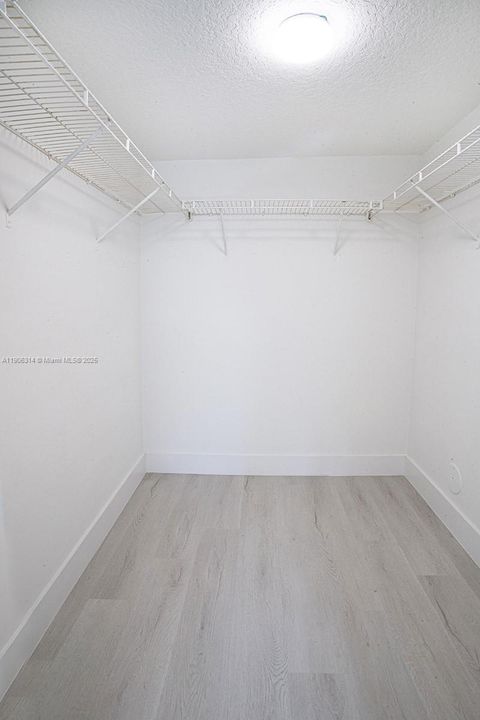 Active With Contract: $269,000 (2 beds, 2 baths, 970 Square Feet)