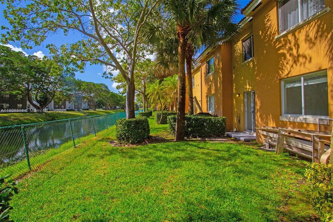 Active With Contract: $269,000 (2 beds, 2 baths, 970 Square Feet)