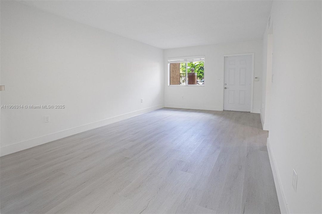 Active With Contract: $269,000 (2 beds, 2 baths, 970 Square Feet)