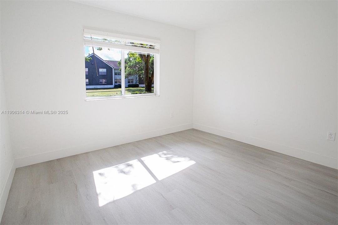 Active With Contract: $269,000 (2 beds, 2 baths, 970 Square Feet)