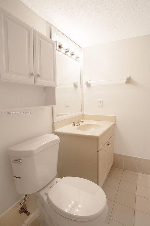 Active With Contract: $269,000 (2 beds, 2 baths, 970 Square Feet)