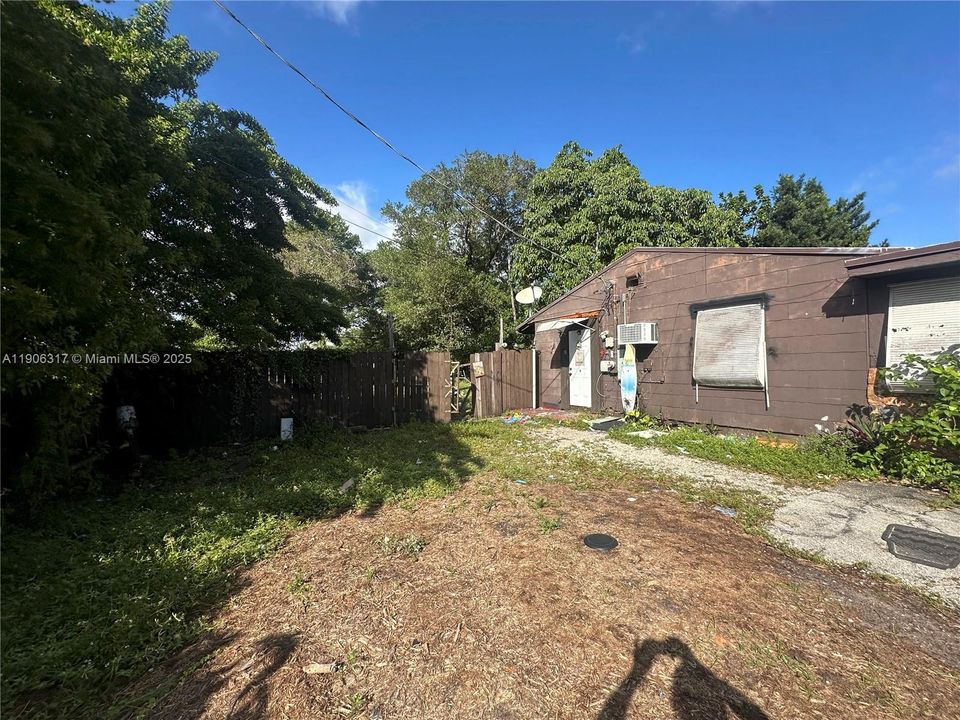 На продажу: $800,000 (2 спален, 1 ванн, 1296 Квадратных фут)