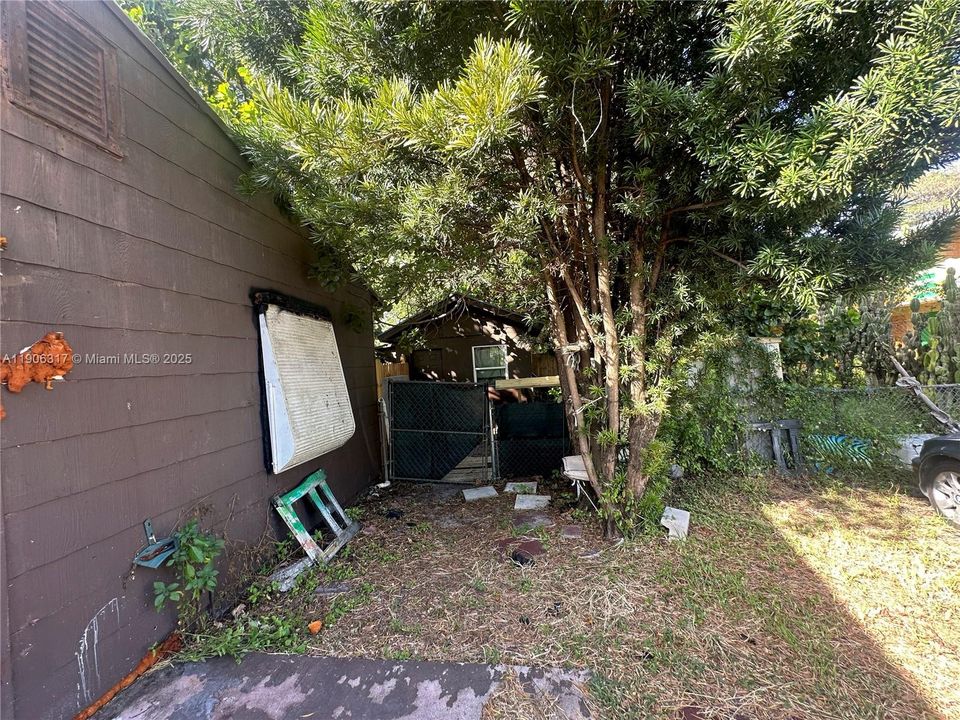 На продажу: $800,000 (2 спален, 1 ванн, 1296 Квадратных фут)