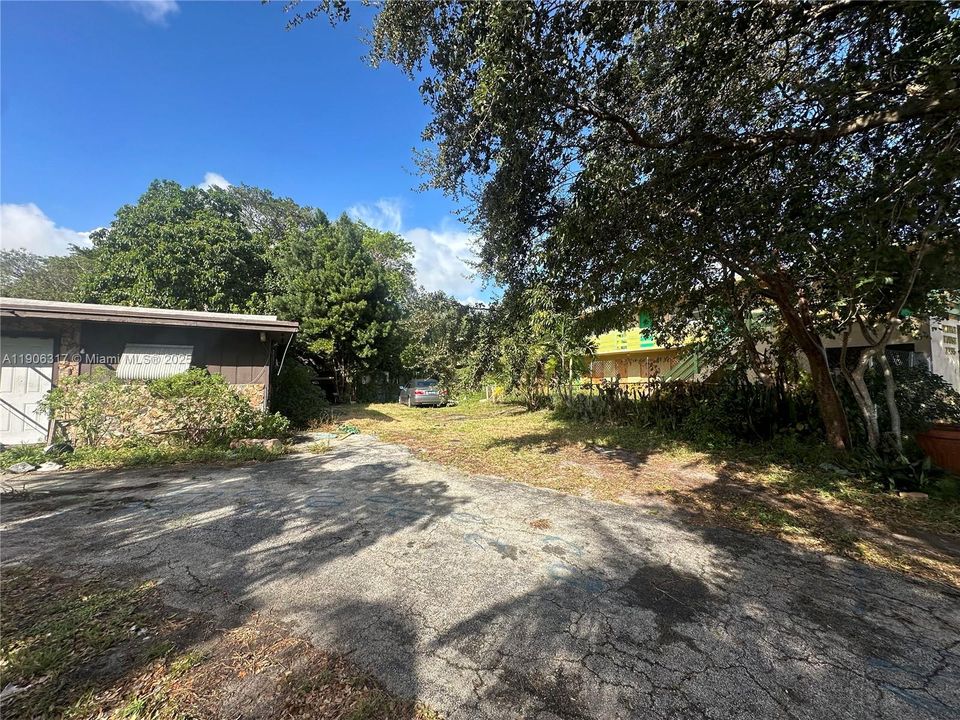 На продажу: $800,000 (2 спален, 1 ванн, 1296 Квадратных фут)