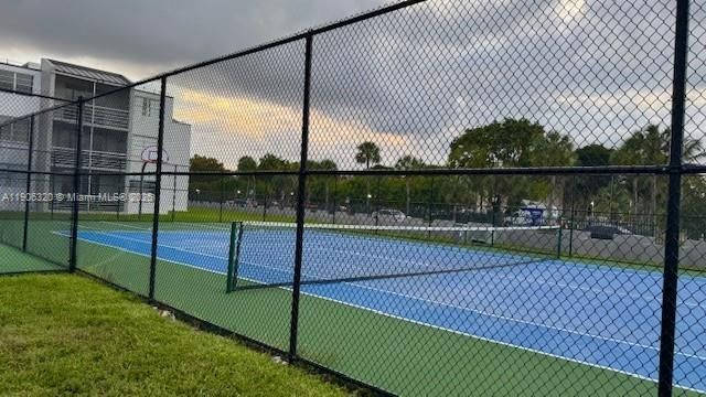 最近租的: $2,000 (2 贝兹, 1 浴室, 890 平方英尺)