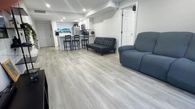 最近租的: $2,000 (2 贝兹, 1 浴室, 890 平方英尺)