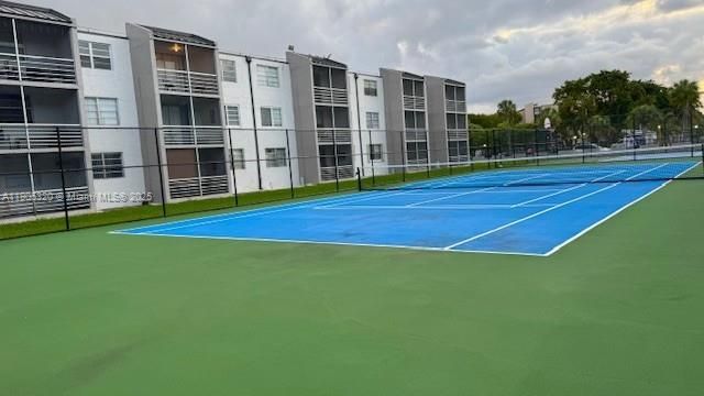 最近租的: $2,000 (2 贝兹, 1 浴室, 890 平方英尺)