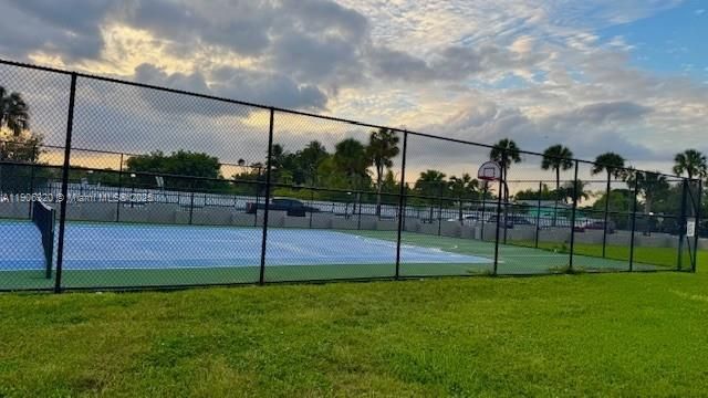 最近租的: $2,000 (2 贝兹, 1 浴室, 890 平方英尺)