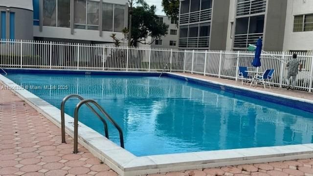 最近租的: $2,000 (2 贝兹, 1 浴室, 890 平方英尺)