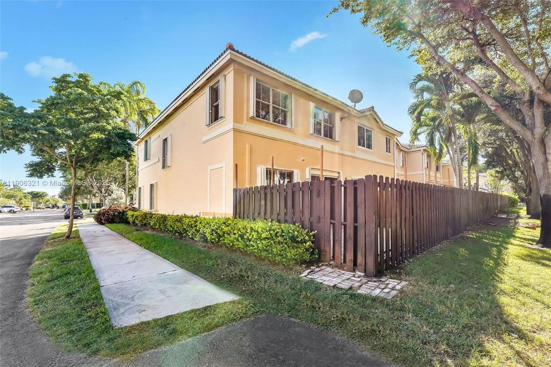 待售: $540,000 (4 贝兹, 2 浴室, 1793 平方英尺)