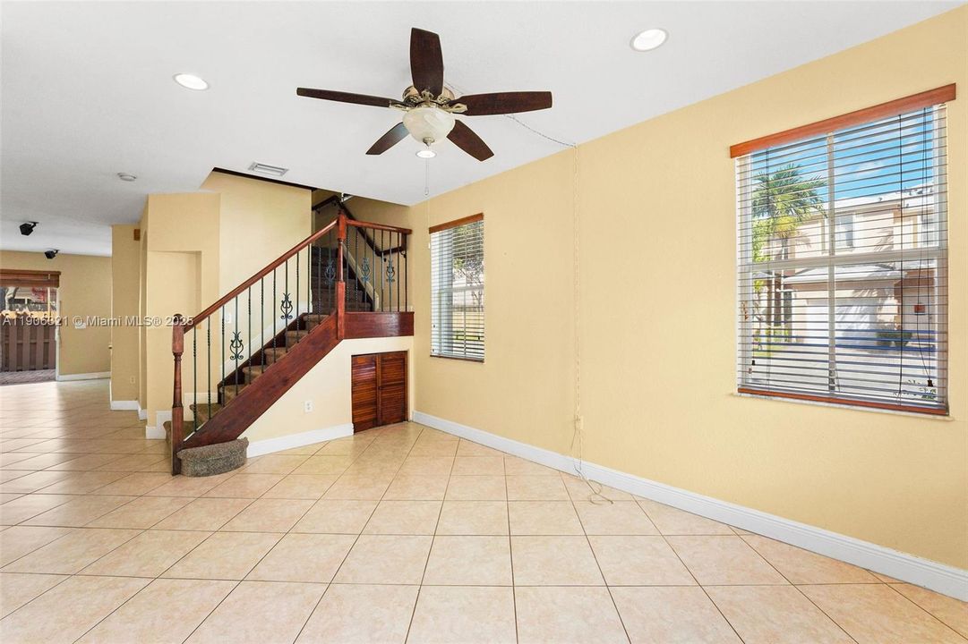 待售: $540,000 (4 贝兹, 2 浴室, 1793 平方英尺)