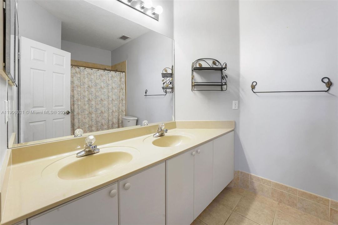 待售: $540,000 (4 贝兹, 2 浴室, 1793 平方英尺)