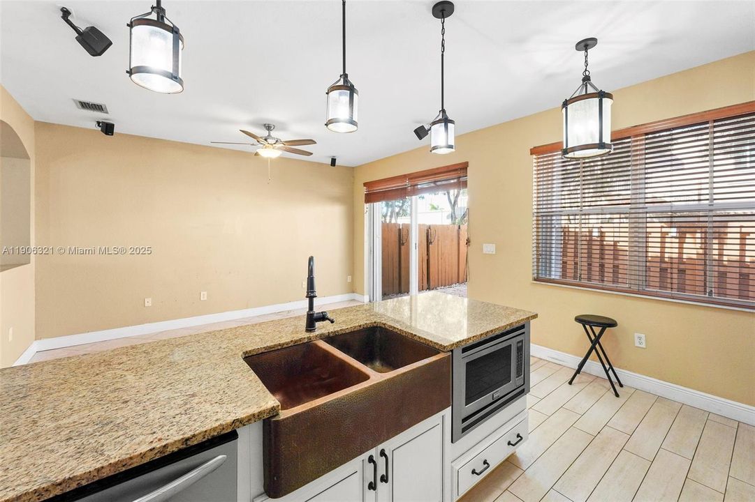 待售: $540,000 (4 贝兹, 2 浴室, 1793 平方英尺)