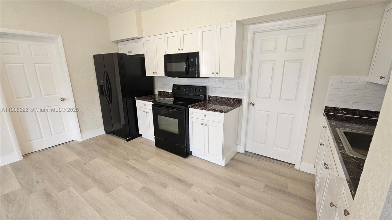 待售: $459,900 (3 贝兹, 2 浴室, 1248 平方英尺)