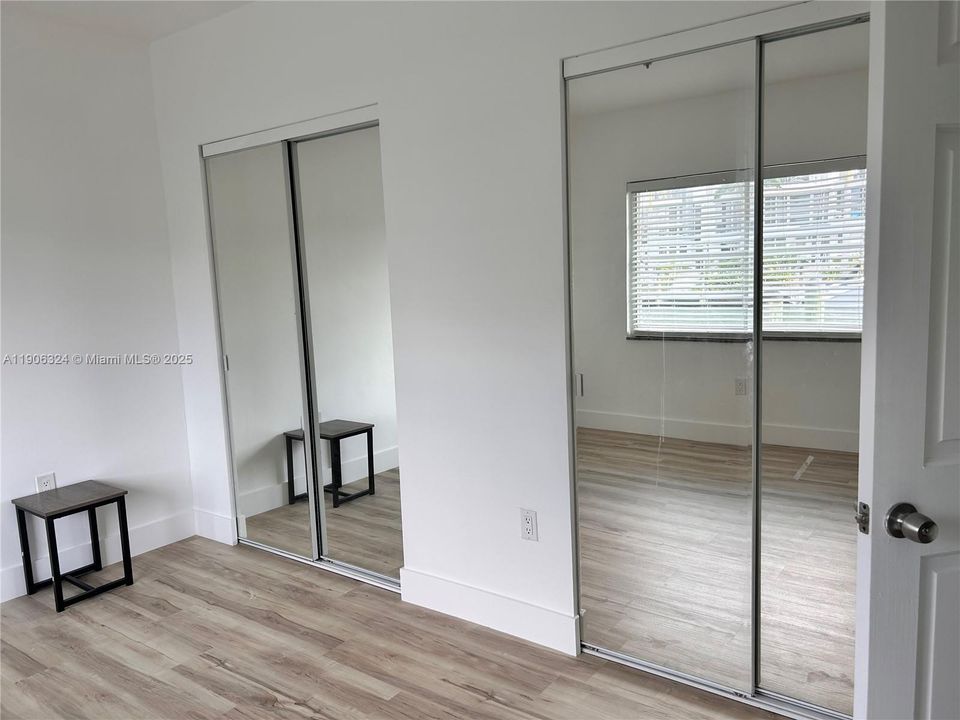 For Sale: $269,000 (1 beds, 1 baths, 748 Square Feet)