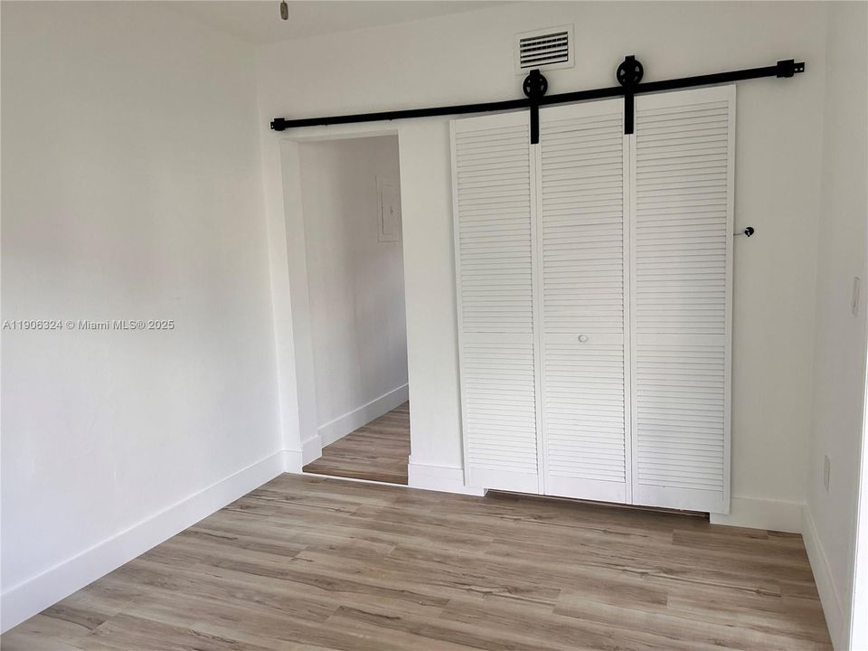 For Sale: $269,000 (1 beds, 1 baths, 748 Square Feet)