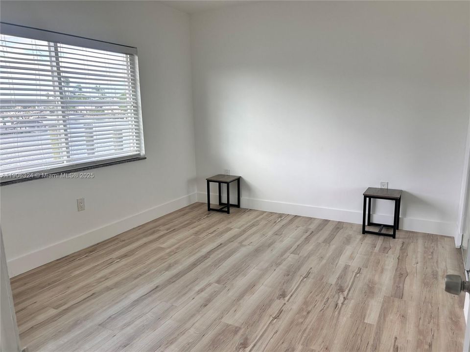 For Sale: $269,000 (1 beds, 1 baths, 748 Square Feet)