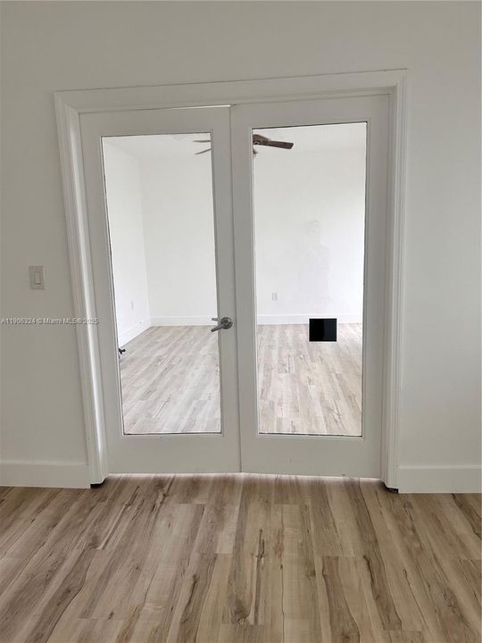 For Sale: $269,000 (1 beds, 1 baths, 748 Square Feet)