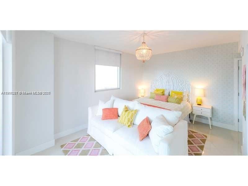 合同活跃: $6,900 (3 贝兹, 3 浴室, 1669 平方英尺)