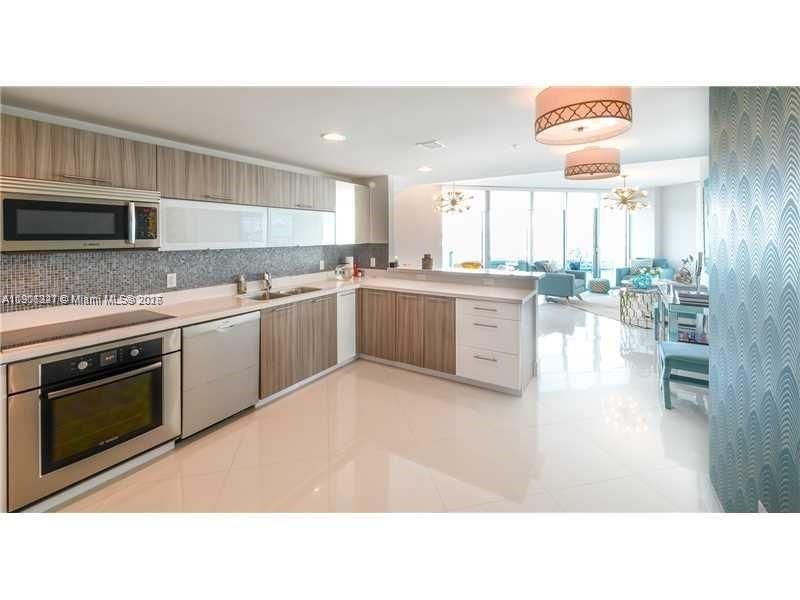 合同活跃: $6,900 (3 贝兹, 3 浴室, 1669 平方英尺)