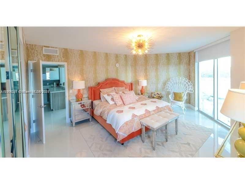 合同活跃: $6,900 (3 贝兹, 3 浴室, 1669 平方英尺)