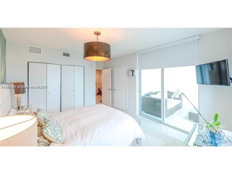 合同活跃: $6,900 (3 贝兹, 3 浴室, 1669 平方英尺)