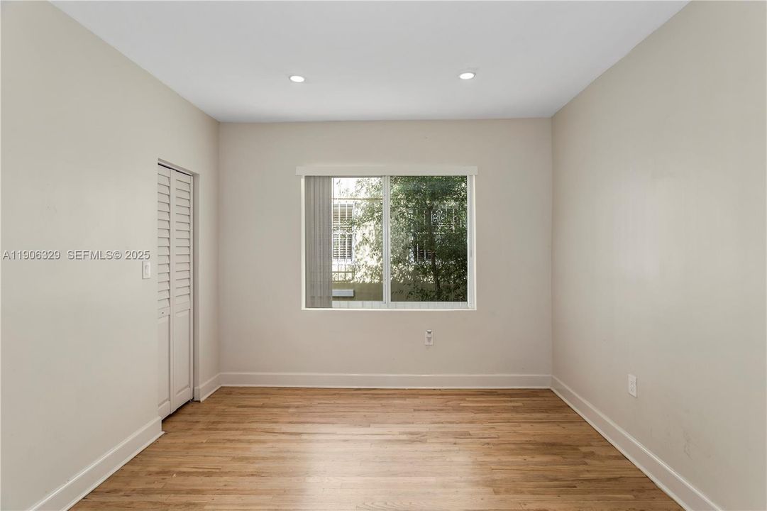 For Sale: $975,000 (3 beds, 2 baths, 1870 Square Feet)