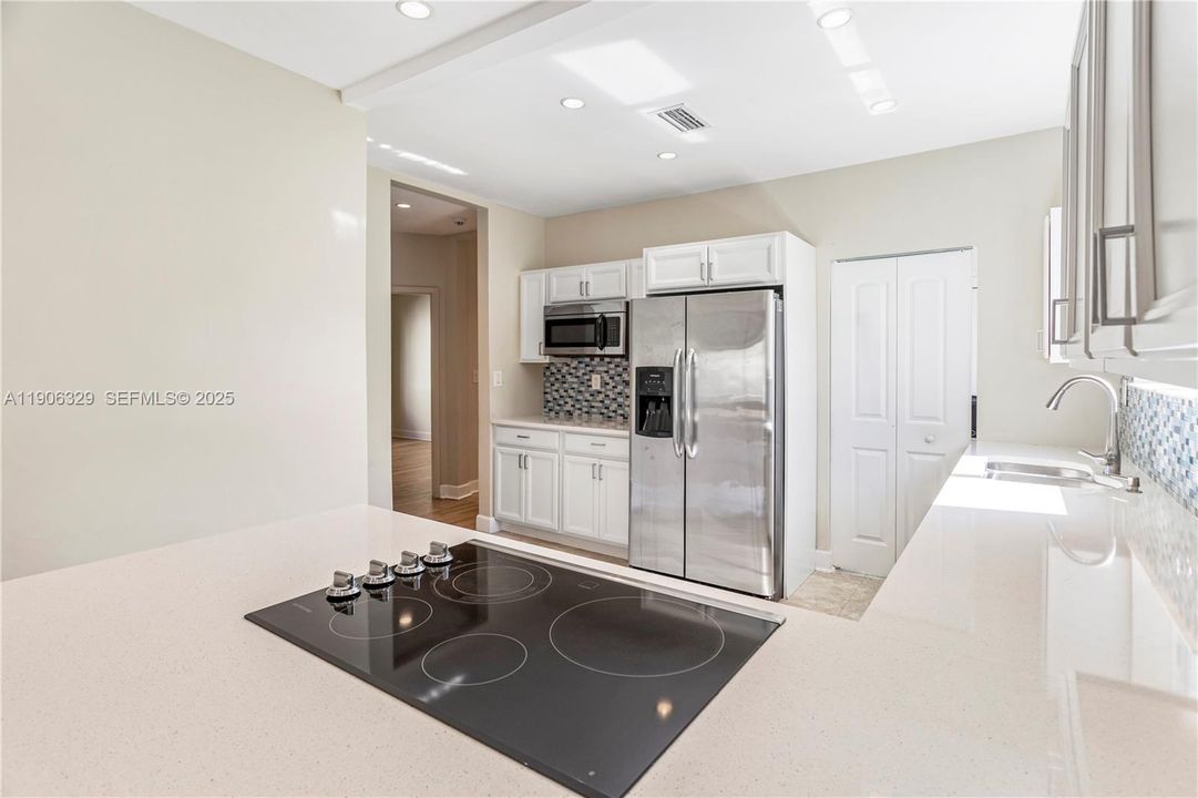 For Sale: $975,000 (3 beds, 2 baths, 1870 Square Feet)