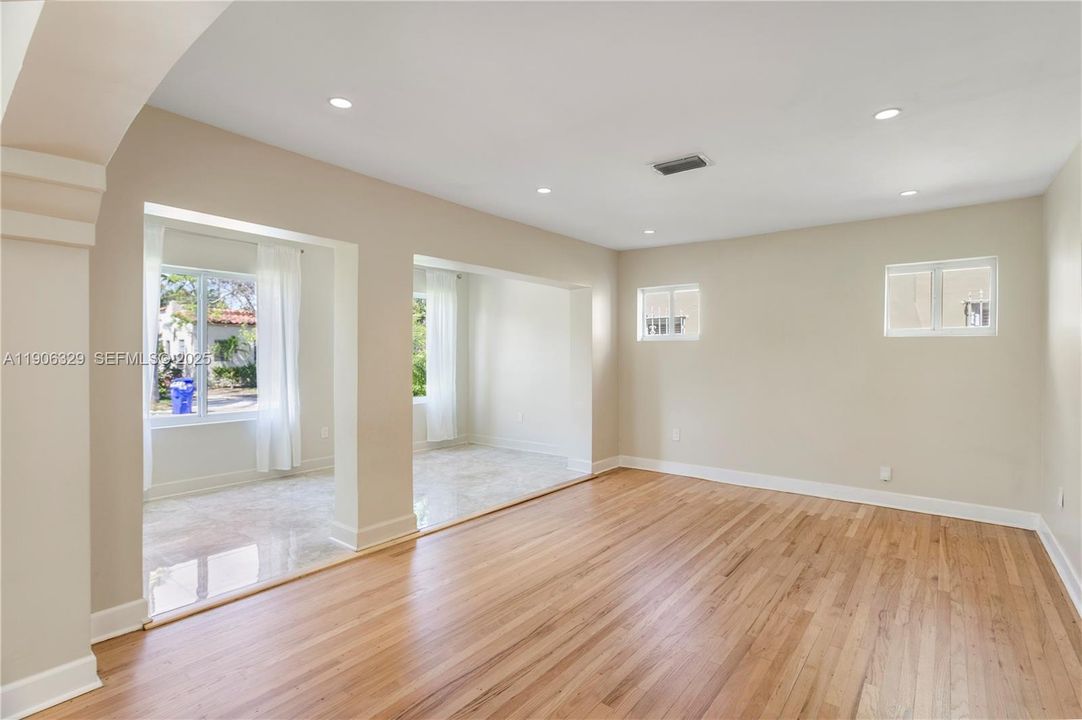 For Sale: $975,000 (3 beds, 2 baths, 1870 Square Feet)