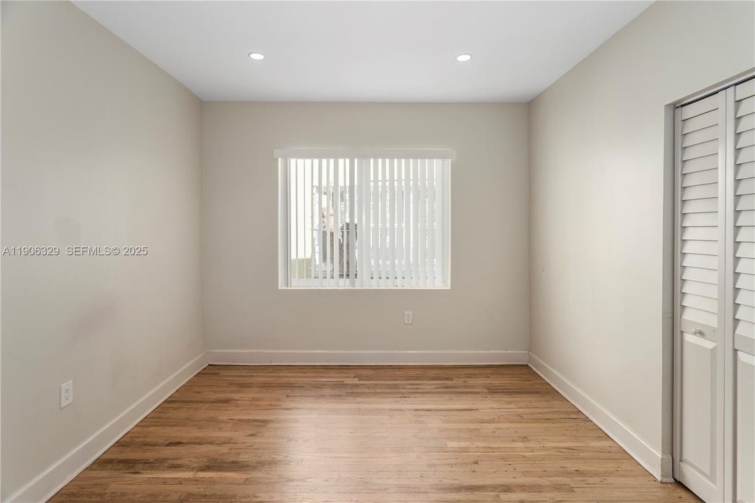 For Sale: $975,000 (3 beds, 2 baths, 1870 Square Feet)