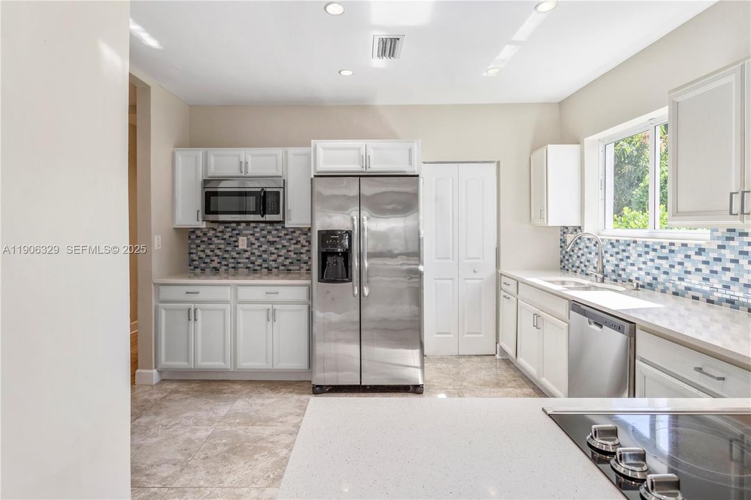 For Sale: $975,000 (3 beds, 2 baths, 1870 Square Feet)