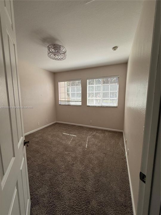 出租: $2,850 (3 贝兹, 2 浴室, 1707 平方英尺)