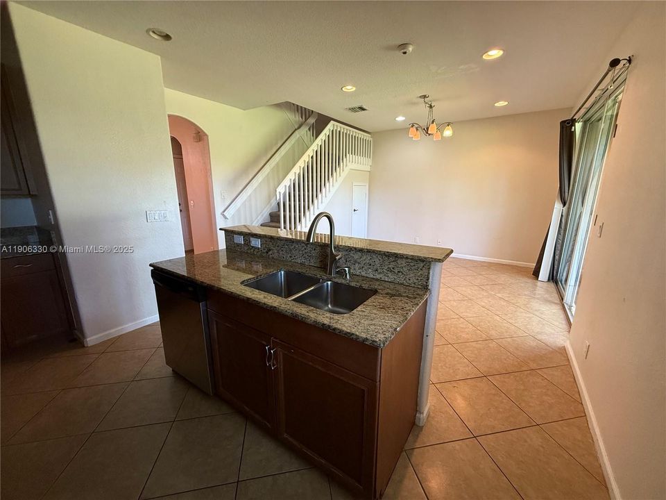 出租: $2,850 (3 贝兹, 2 浴室, 1707 平方英尺)