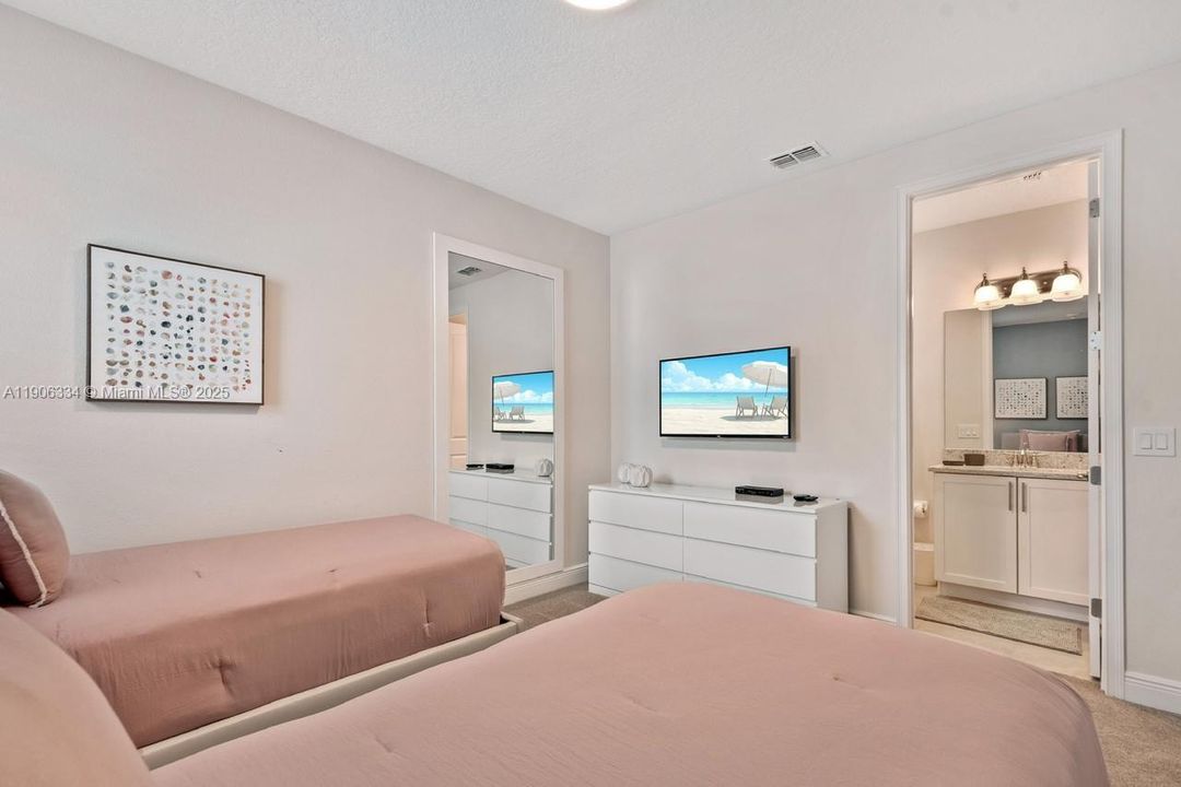 For Sale: $850,000 (8 beds, 8 baths, 0 Square Feet)