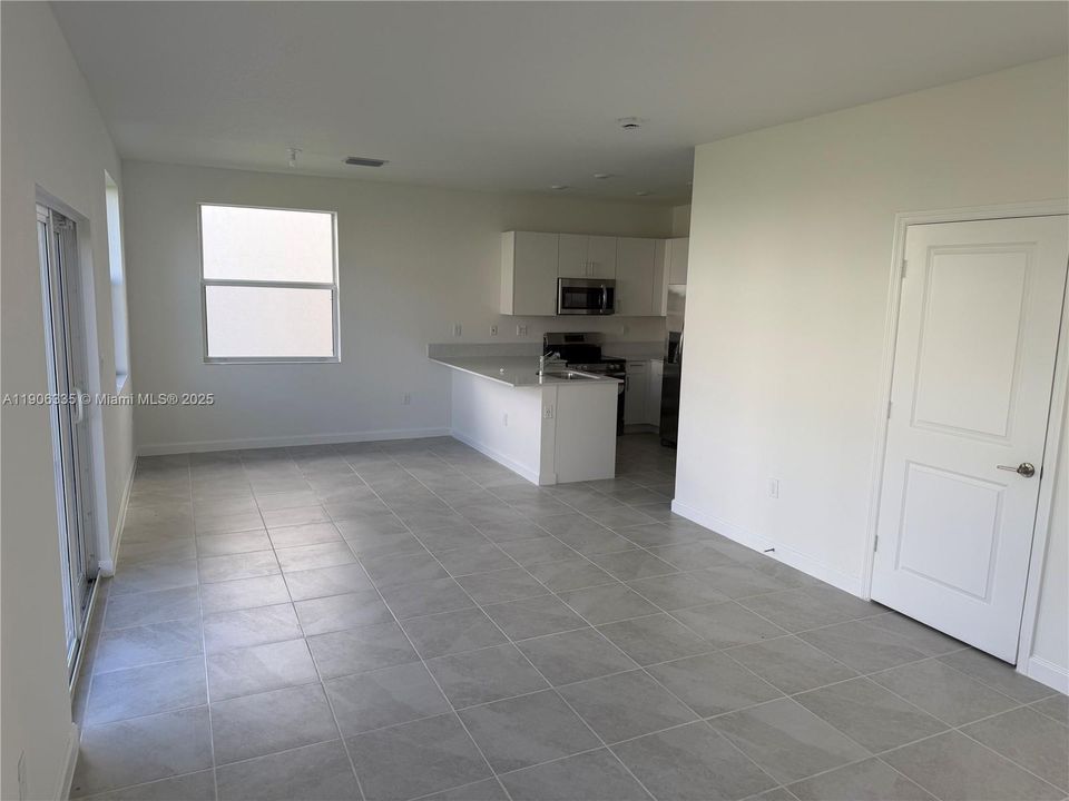 出租: $3,200 (3 贝兹, 2 浴室, 0 平方英尺)