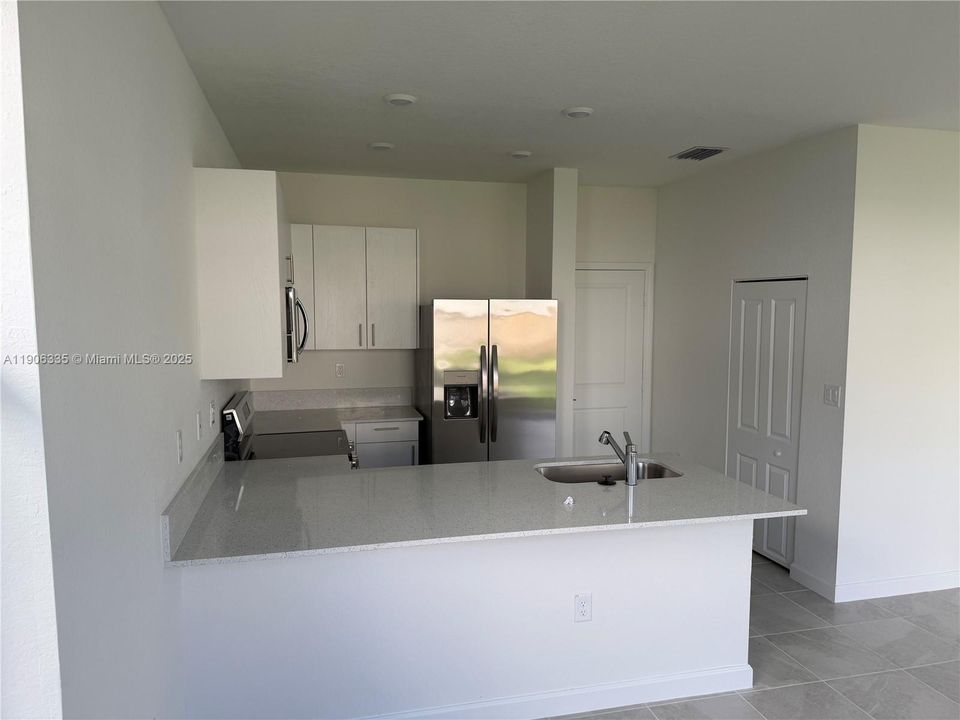 出租: $3,200 (3 贝兹, 2 浴室, 0 平方英尺)