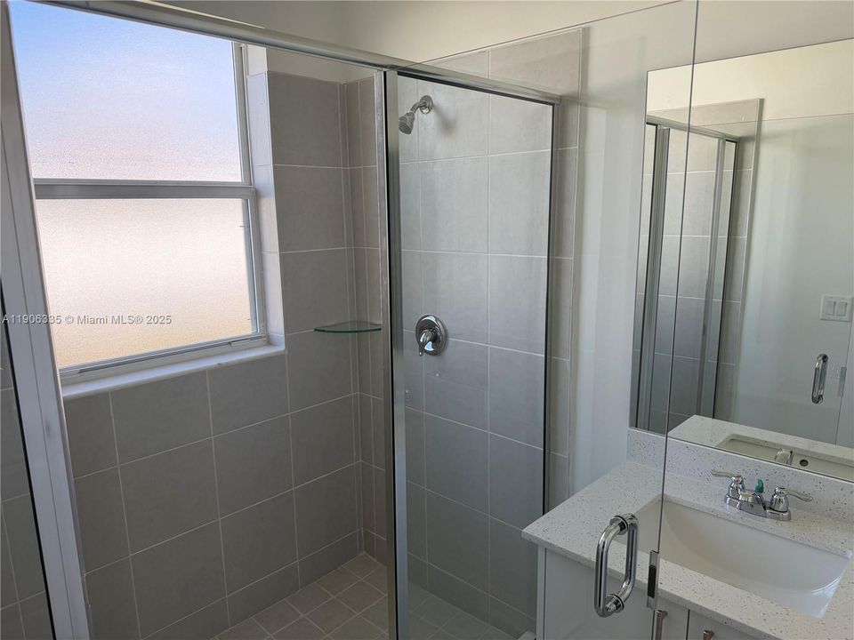 出租: $3,200 (3 贝兹, 2 浴室, 0 平方英尺)