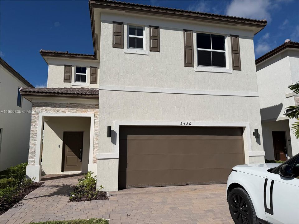 出租: $3,200 (3 贝兹, 2 浴室, 0 平方英尺)