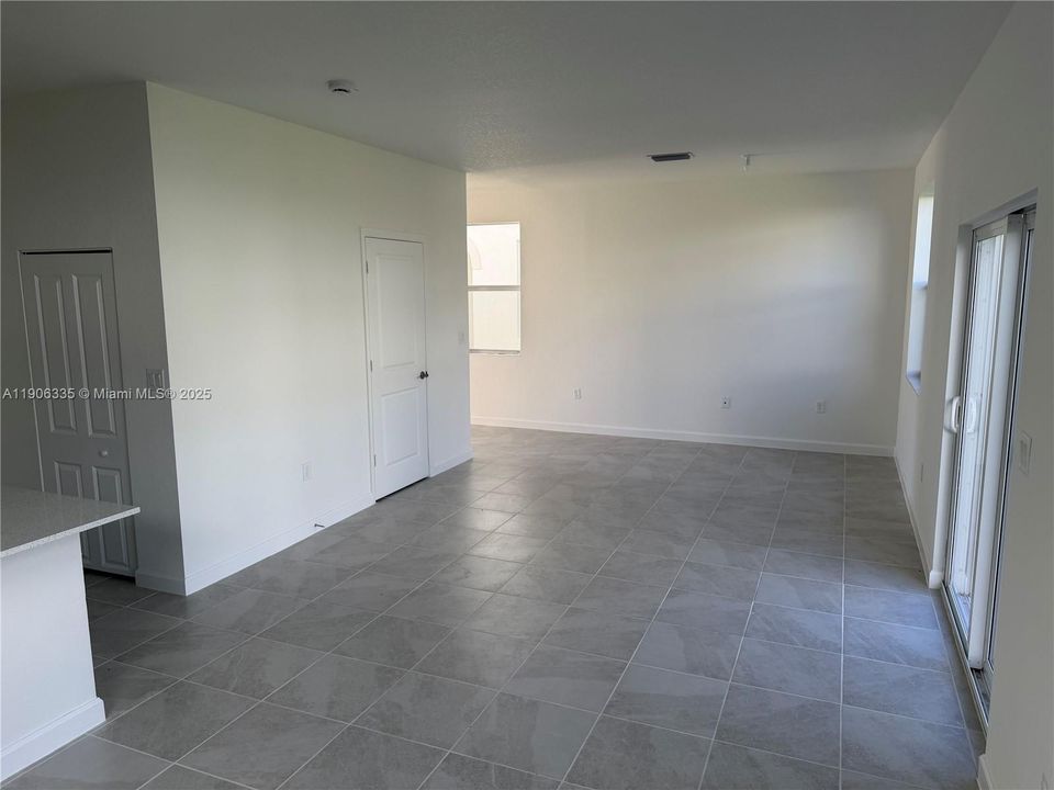 出租: $3,200 (3 贝兹, 2 浴室, 0 平方英尺)