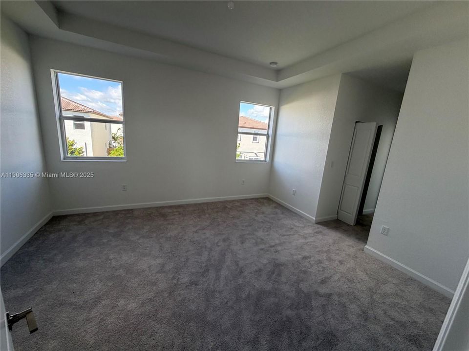 出租: $3,200 (3 贝兹, 2 浴室, 0 平方英尺)